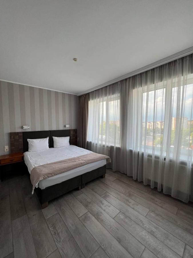 Pallada Hotel Τερνόπιλ Εξωτερικό φωτογραφία