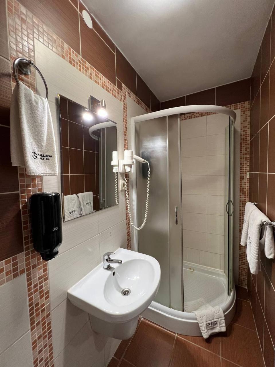 Pallada Hotel Τερνόπιλ Εξωτερικό φωτογραφία